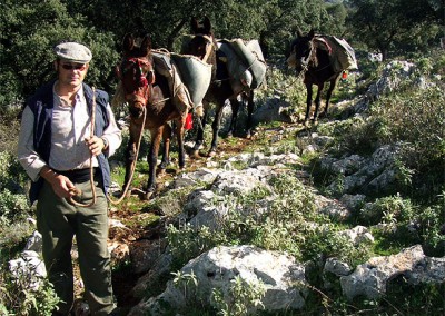 Wandern auf dem fernwanderweg GR7 durch die naturparks Andalusiens